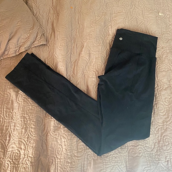 Lululemon Black Leggings Tall Sz 6 - Picture 2 of 6